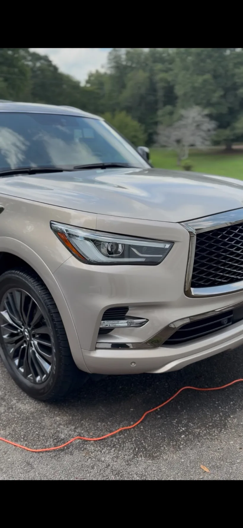 Infiniti QX80 front end after a mobile detail